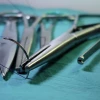 Chirurgische Instrumente & Nahtmaterial