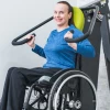 Ein Training aus dem eigenen Rollstuhl ist mit den HUR Easy Access Geräten möglich.